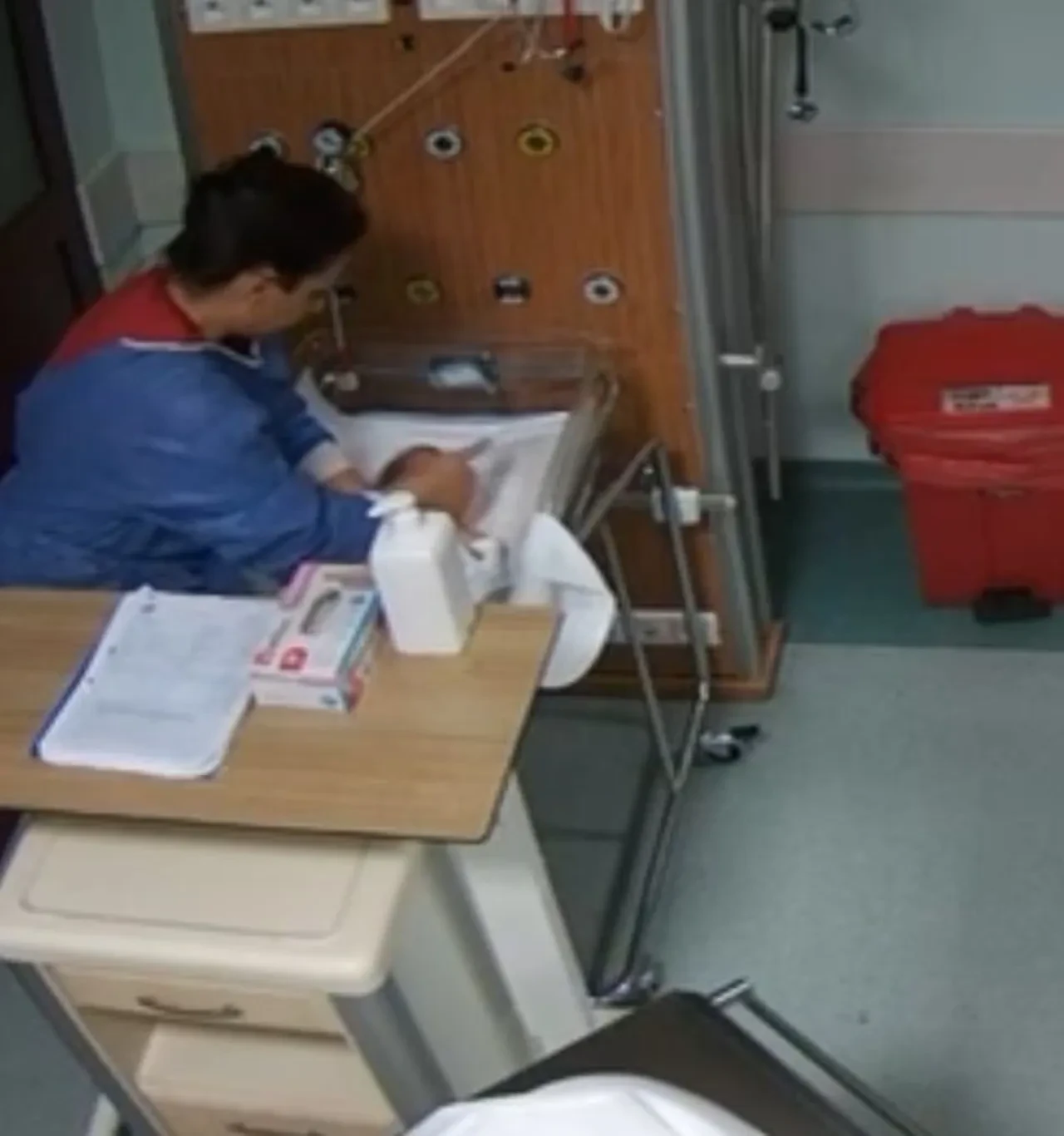 5 günlük bebeği acımasızca dövmüştü! Cani hemşireden bir skandal daha: Yeni darp görüntüleri çıktı 