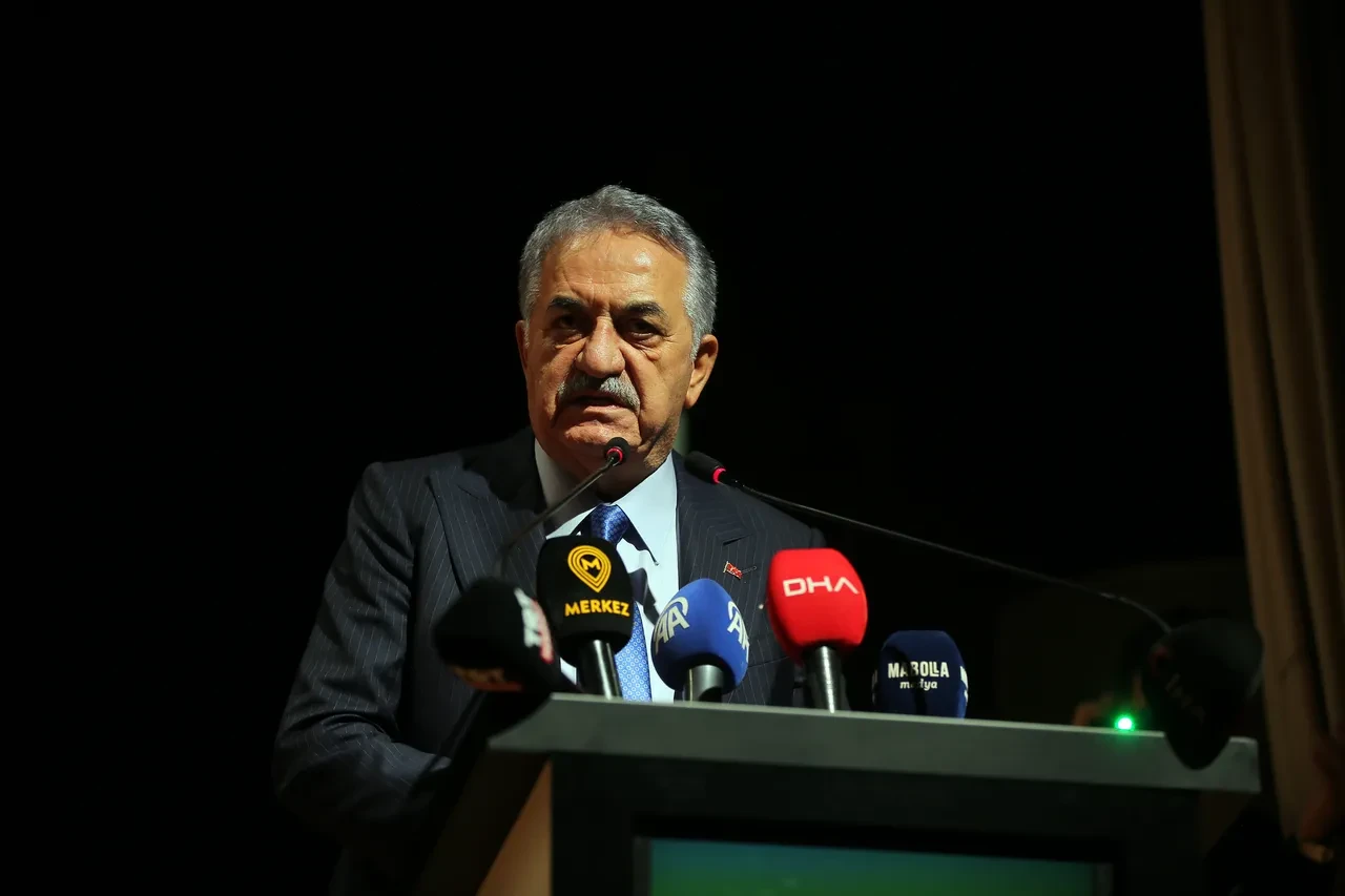 AK Partili Hayati Yazıcı'dan CHP'ye yolsuzluk tepkisi: Belediyeleri söğüşleme arenasına çevirdiniz