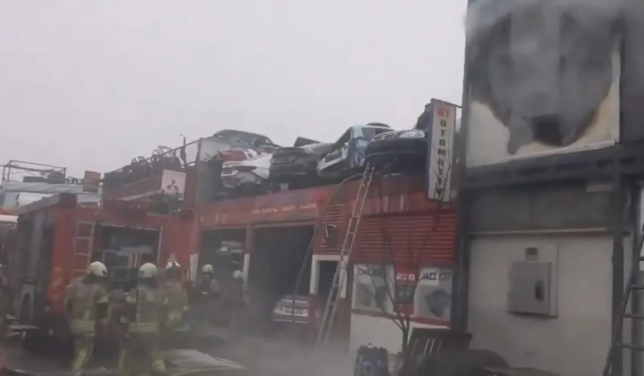 Başakşehir'den alevler yükseliyor! Sanayi sitesinde korkutan yangın