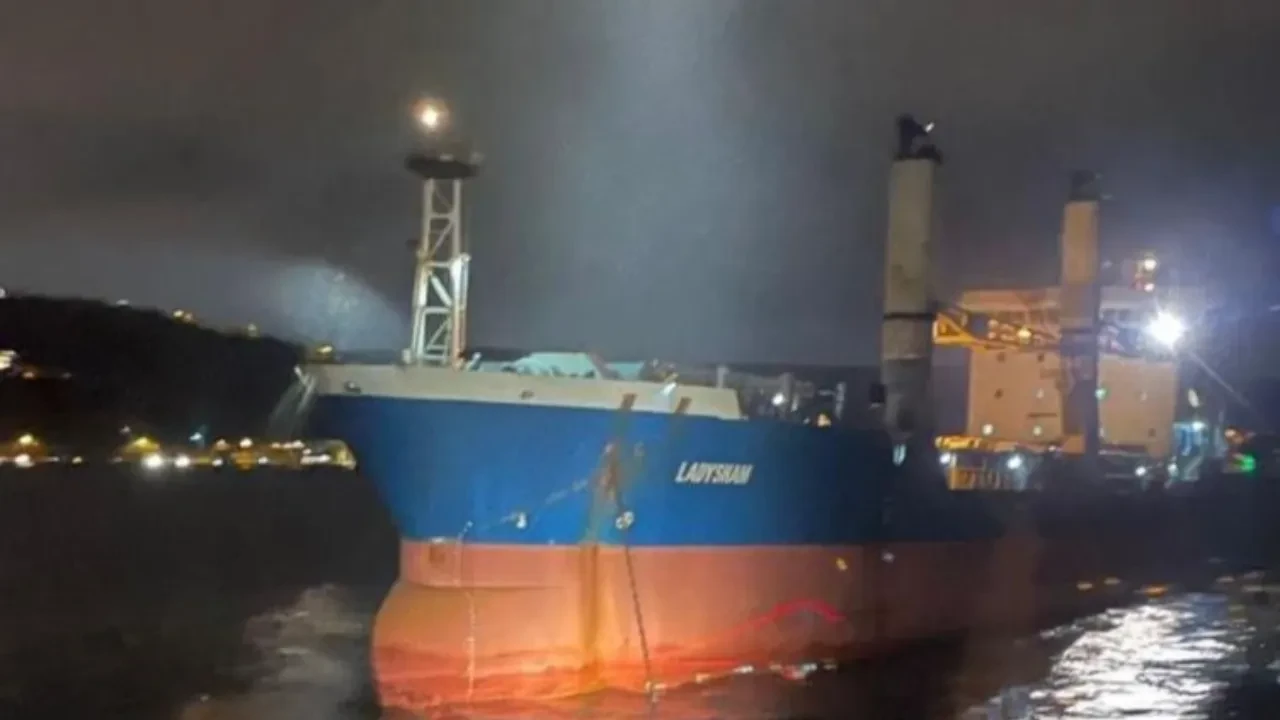 Boğaz'da gemi arızası! Kıyı Emniyeti faciayı önledi