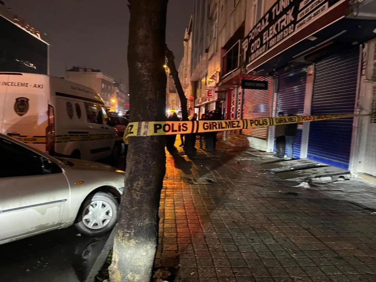 Esenler'de iş merkezinde çıkan yangında silahla vurulmuş 2 kişinin cansız bedenine ulaşıldı