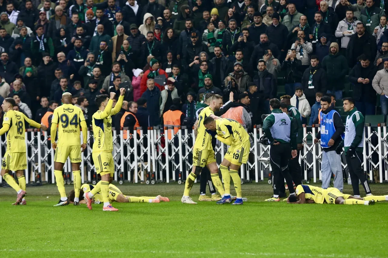 Fenerbahçe Kocaelispor deplasmanından 3 puanla dönüyor!