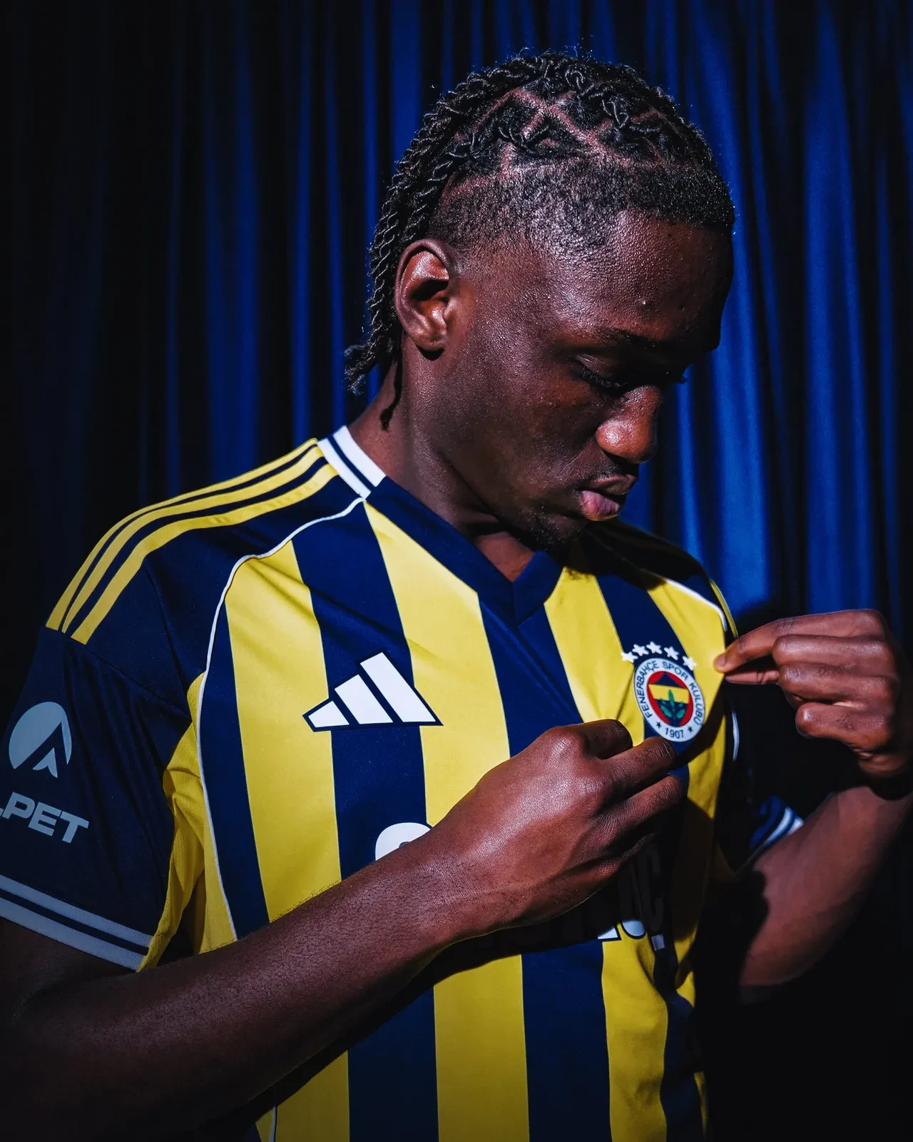 Fenerbahçe'de yeni forvet resmen duyuruldu!