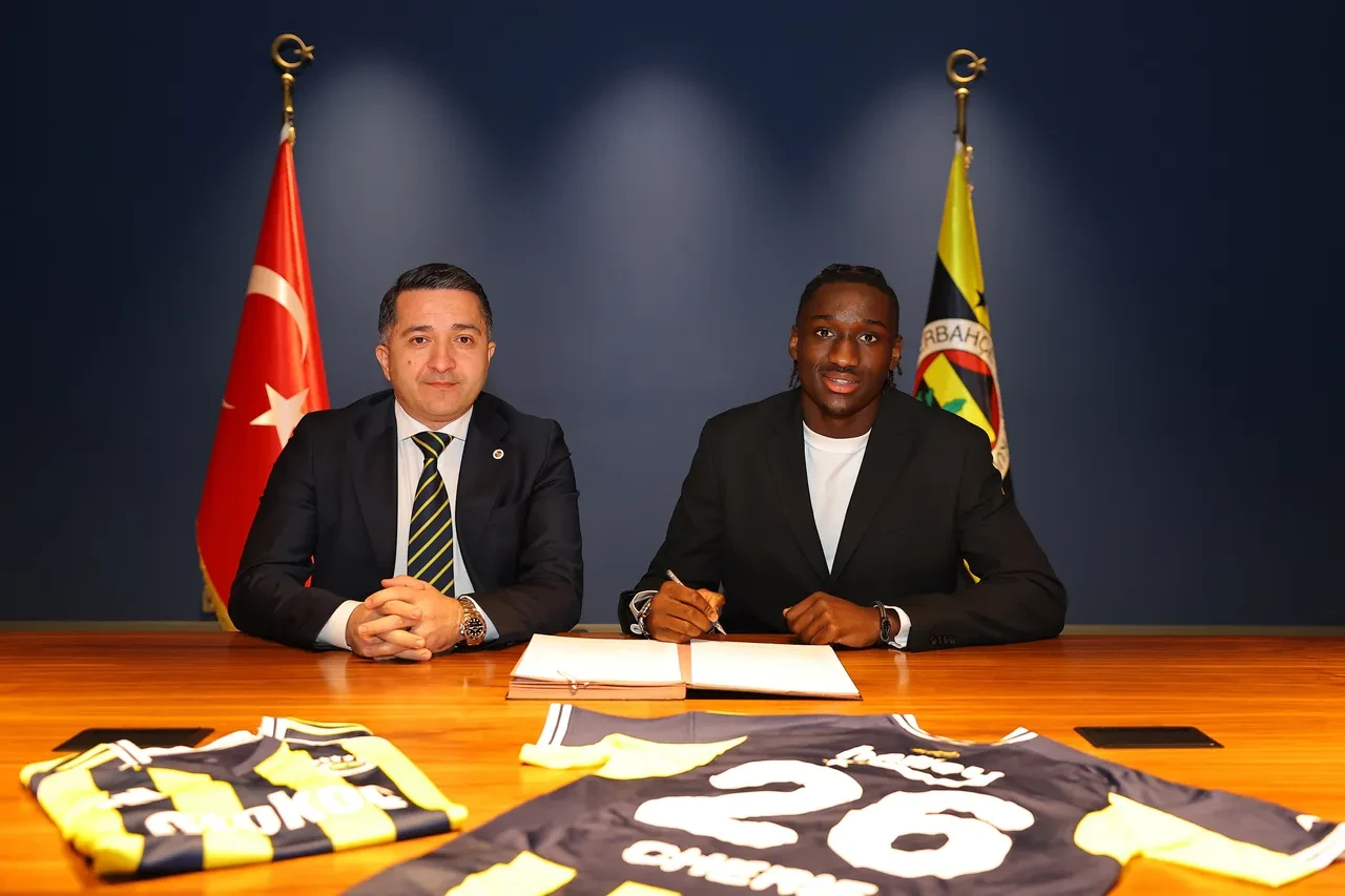 Fenerbahçe'de yeni forvet resmen duyuruldu!