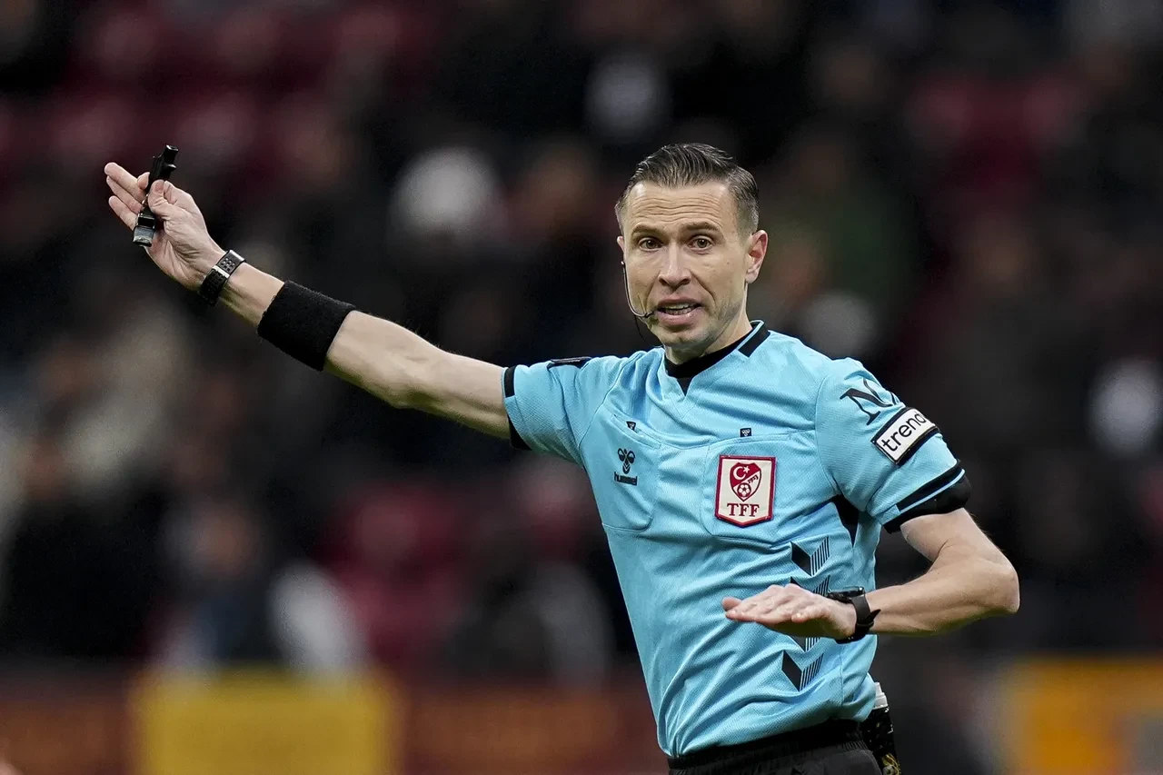 Galatasaray-Kayserispor maçında penaltı tartışması! Trio ekibi son noktayı koydu