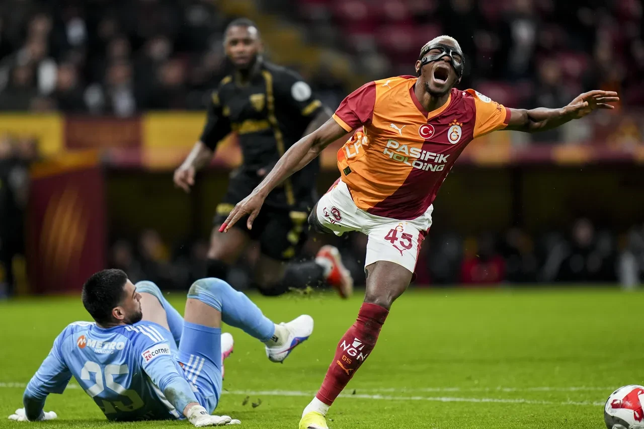 Galatasaray-Kayserispor maçında penaltı tartışması! Trio ekibi son noktayı koydu