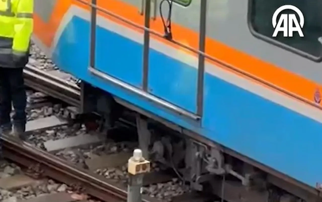 İstanbul metrosunda korku dolu anlar: Sefer sırasında raydan çıktı