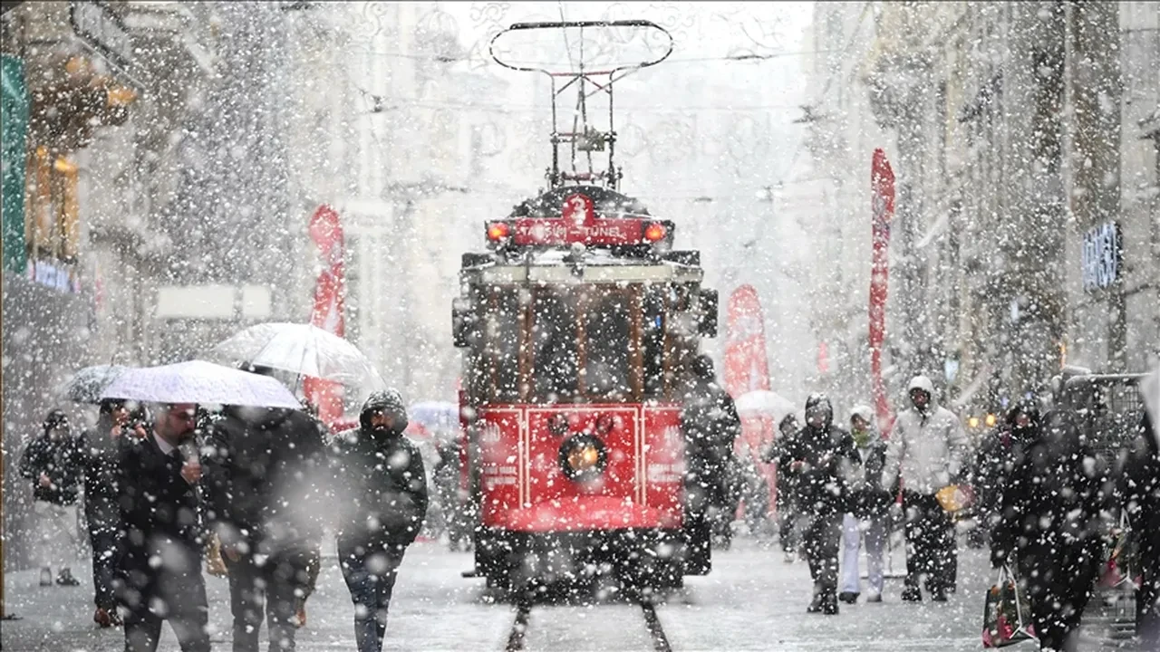 İstanbul okullar tatil mi? 3 Şubat Son Dakika İstanbul Valiliği kar tatili açıklaması bekleniyor