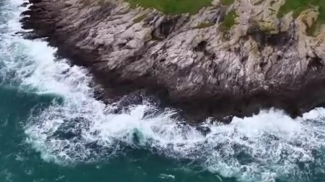 İstanbul'da fırtına etkisini gösteriyor! Dev dalgalar havadan görüntülendi