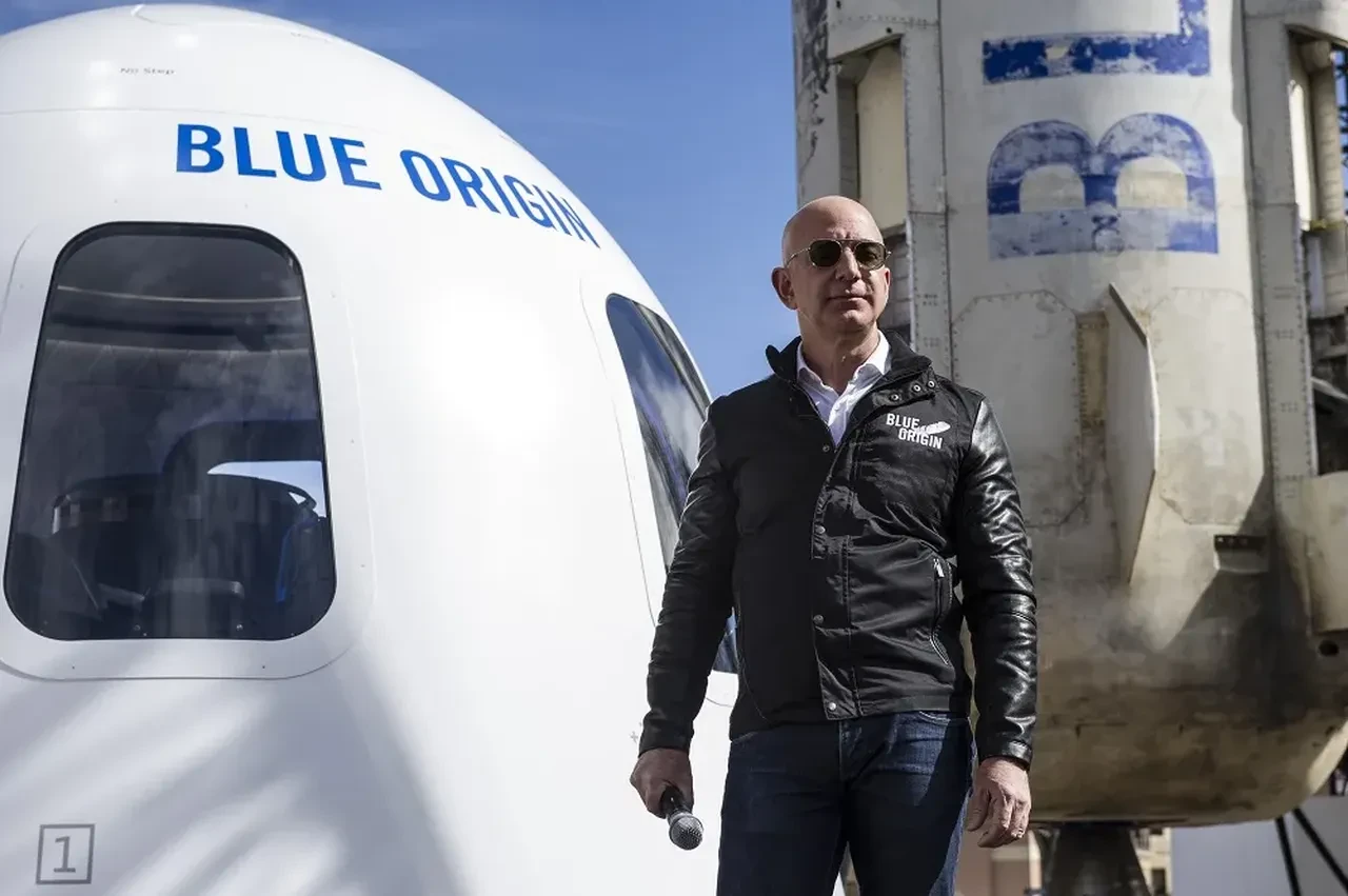 Jeff Bezos uzay turizmi uçuşlarını "tek bir hedef uğruna" askıya aldı