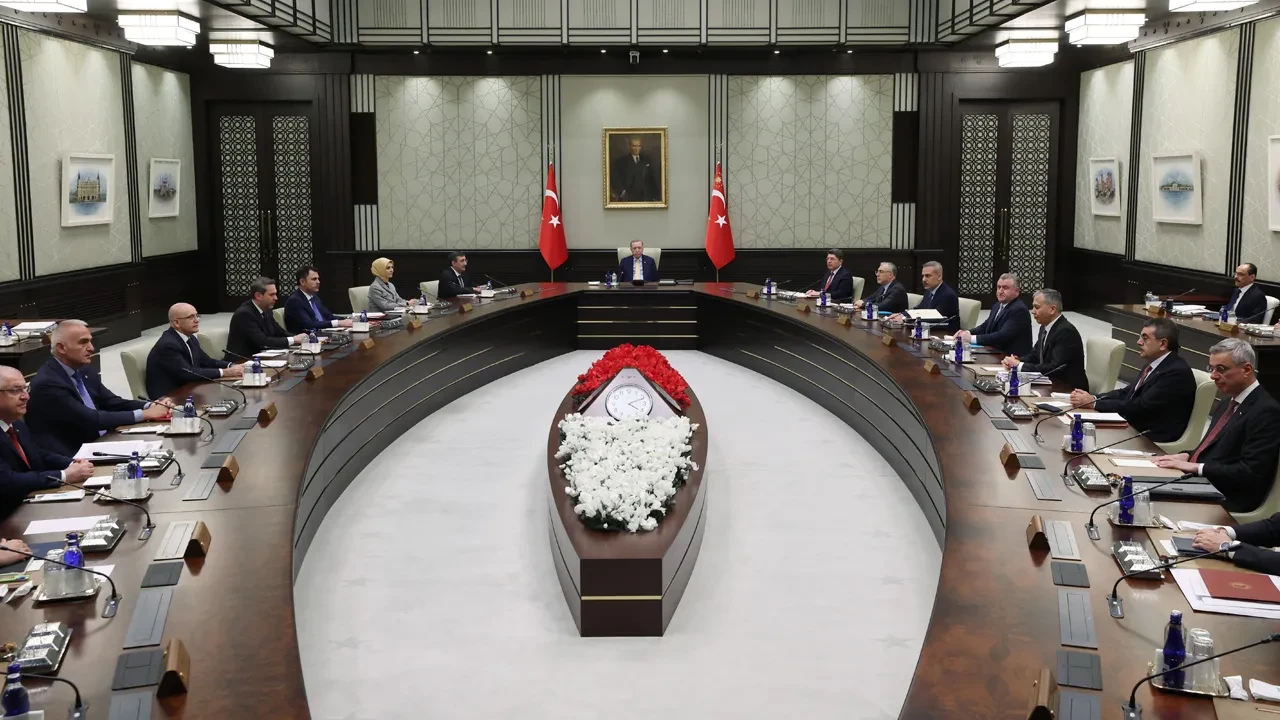 Kabine toplanıyor! İşte gündeme gelecek konular