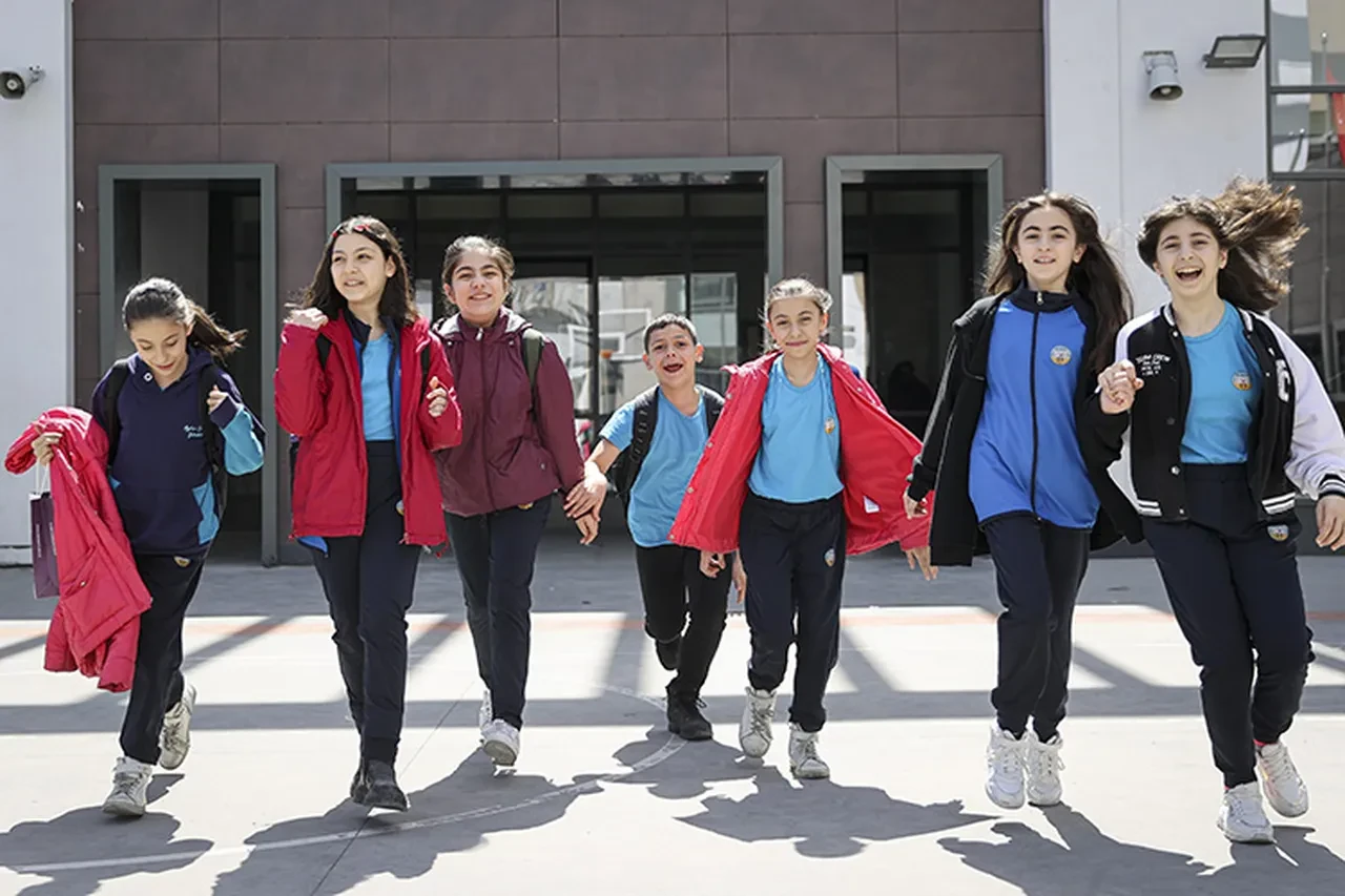 MEB duyurdu! Milyonlarca öğrenciyi ilgilendiriyor: Mart ayında iki tatil birleştirildi 