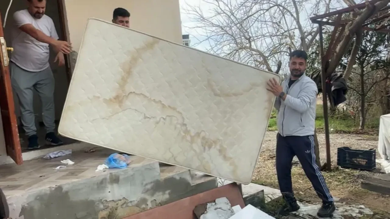 Patron bu sefer gerçekten çıldırdı! Personelin bütün eşyalarını yaktı