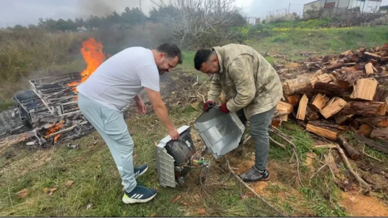 Patron bu sefer gerçekten çıldırdı! Personelin bütün eşyalarını yaktı