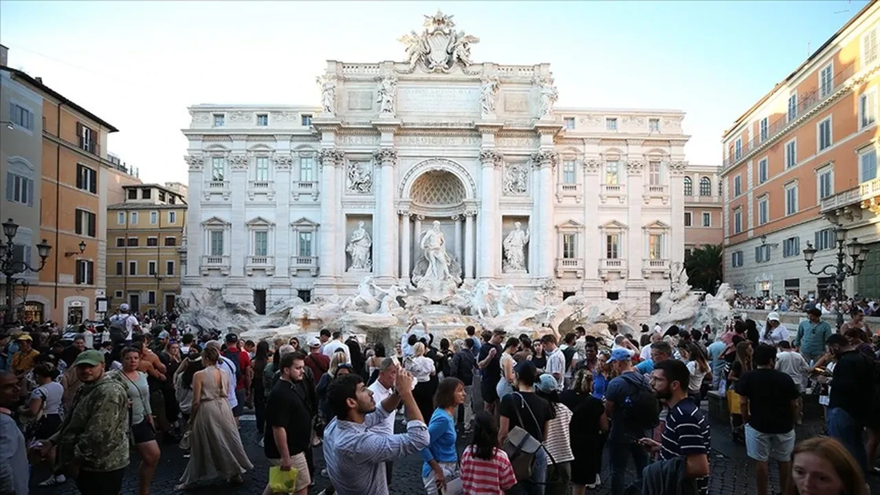 Roma'nın ünlü Trevi Çeşmesi artık ücretli! Fontana di Trevi'nin bilet fiyatı da belli
