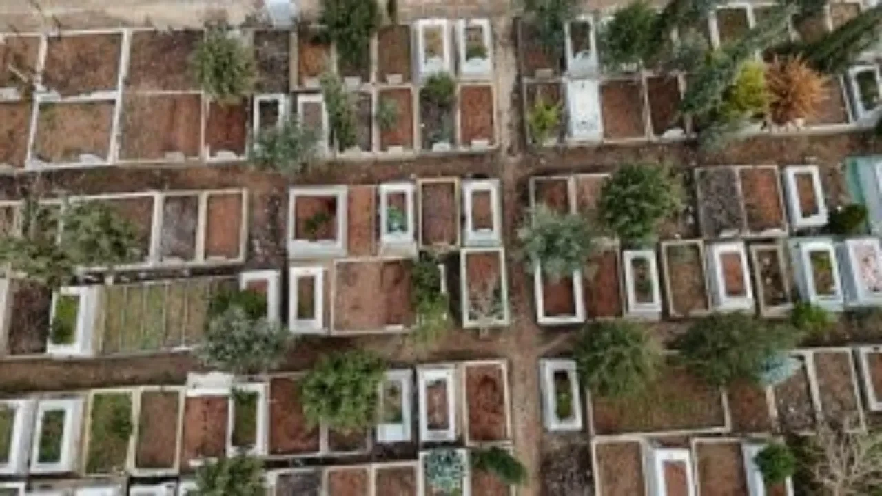 Sel bu sefer ölüleri vurdu! Cenaze sahipleri isyan etti: DNA testiyle mi bulunacak?