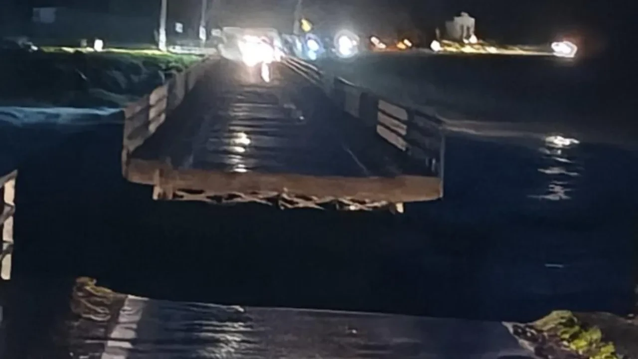 Susurluk'ta sel köprüyü ikiye böldü! 3 mahalleye ulaşım kesildi