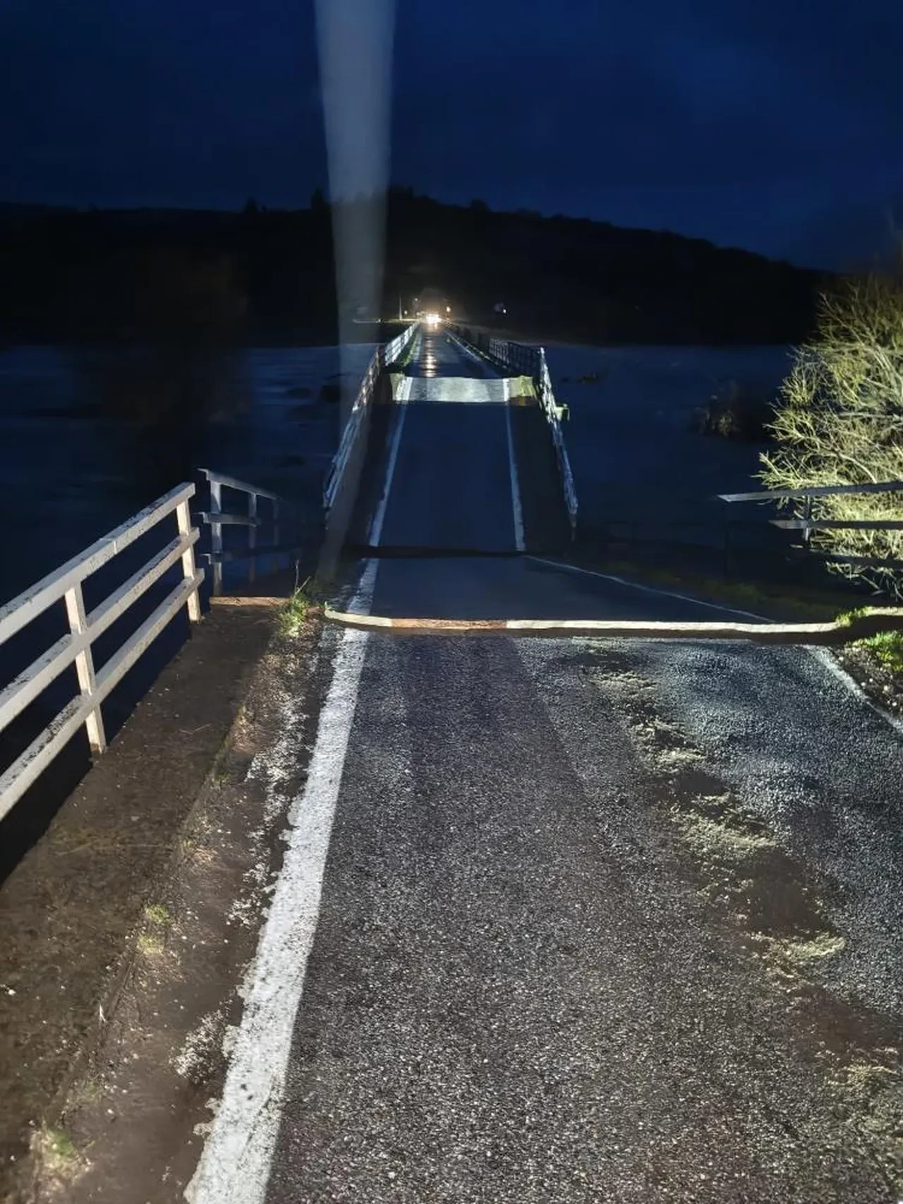 Susurluk'ta sel köprüyü ikiye böldü! 3 mahalleye ulaşım kesildi