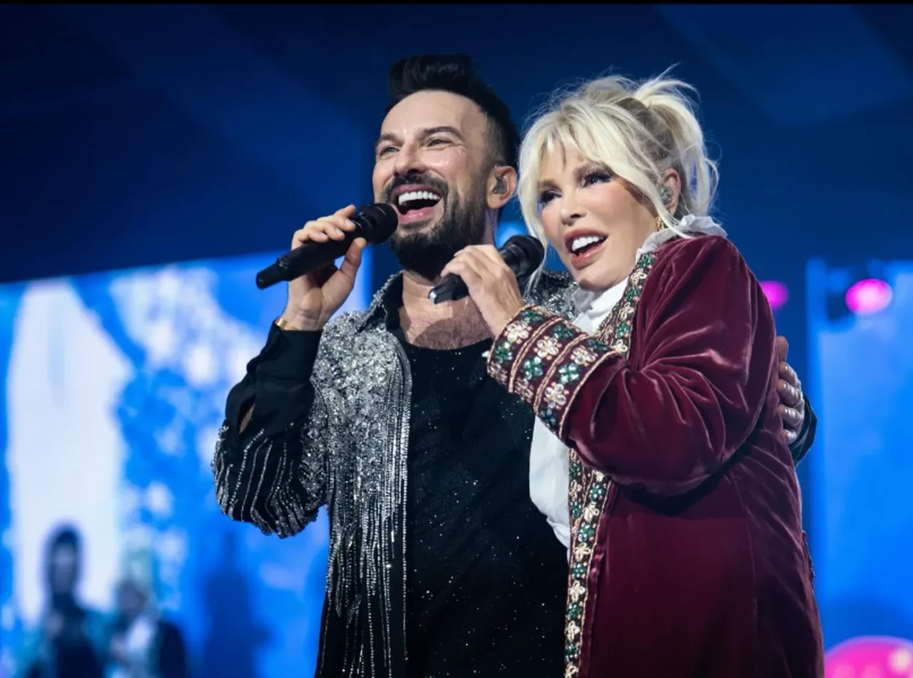 Tarkan sözünü tuttu, hayranını sevince boğdu! Havlu anı sosyal medyayı salladı