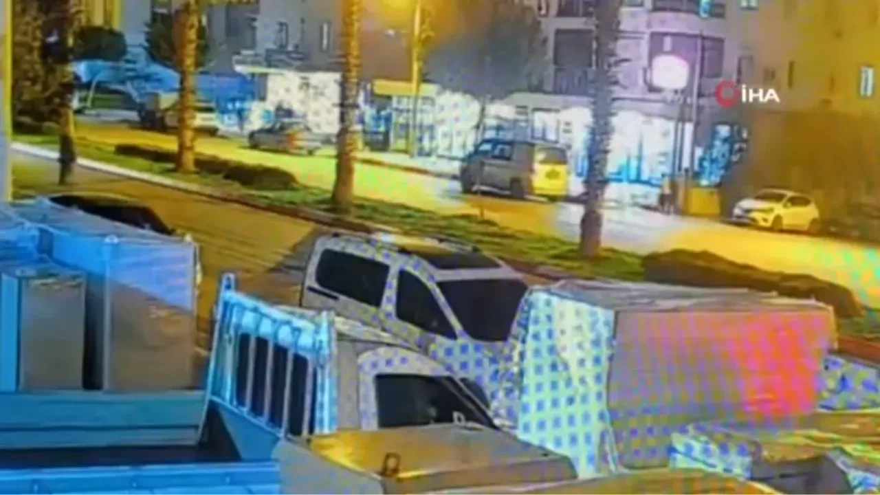 Antalya'da feci kaza kamerada: Teravih namazına giderken kazada hayatını kaybetti