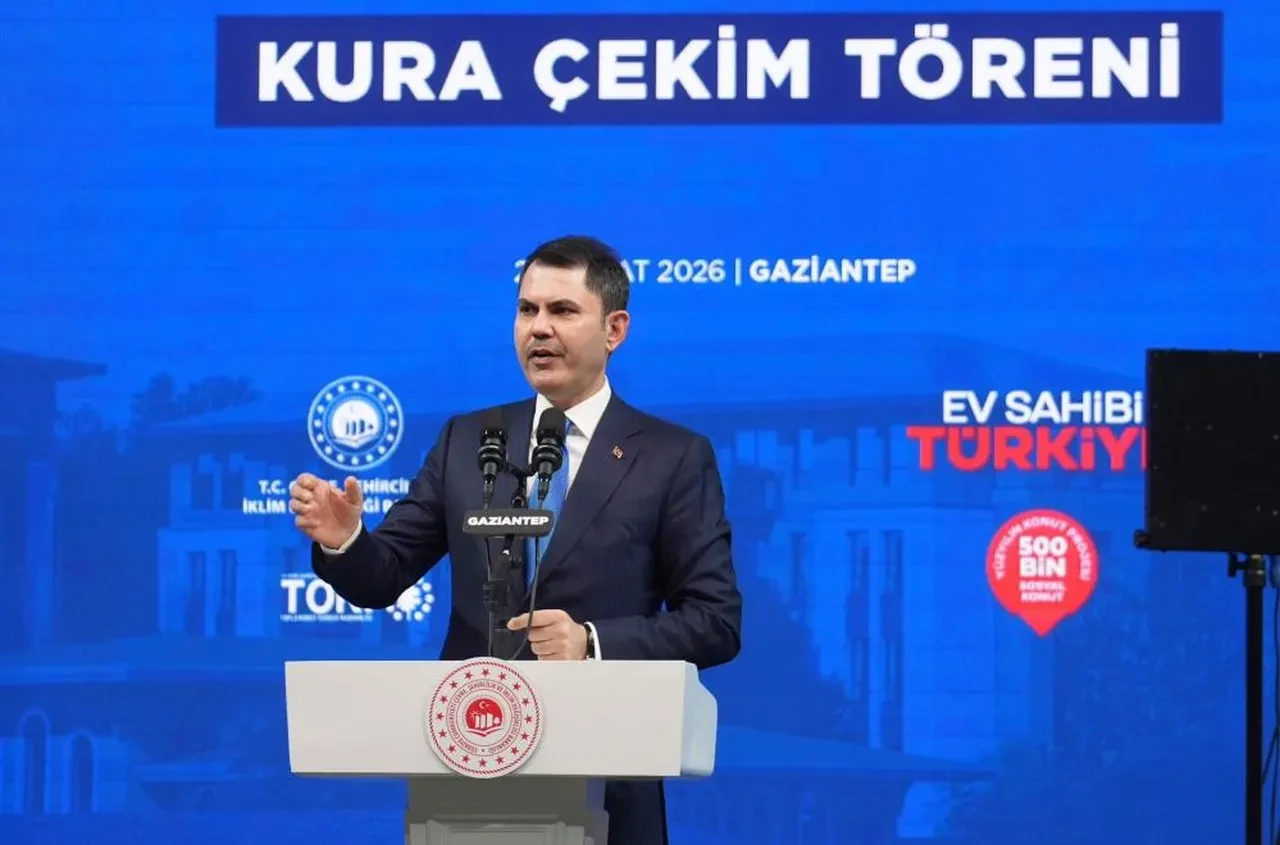 Bakan Kurum'dan Özgür Özel'e salvolar! "Biz lafla değil, eserlerle konuşuruz"