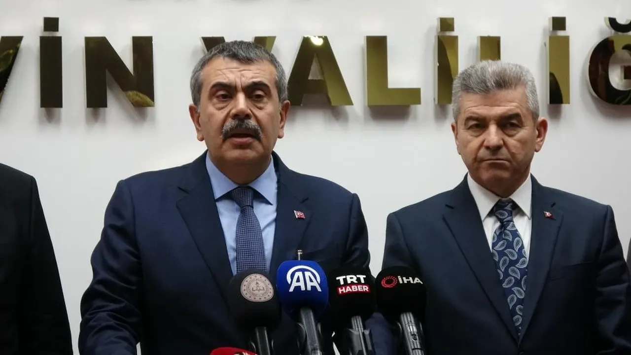 Bakan Tekin'den Özgür Özel'e 'laiklik bildirisi' tepkisi: Onun kadar midesi geniş değilim