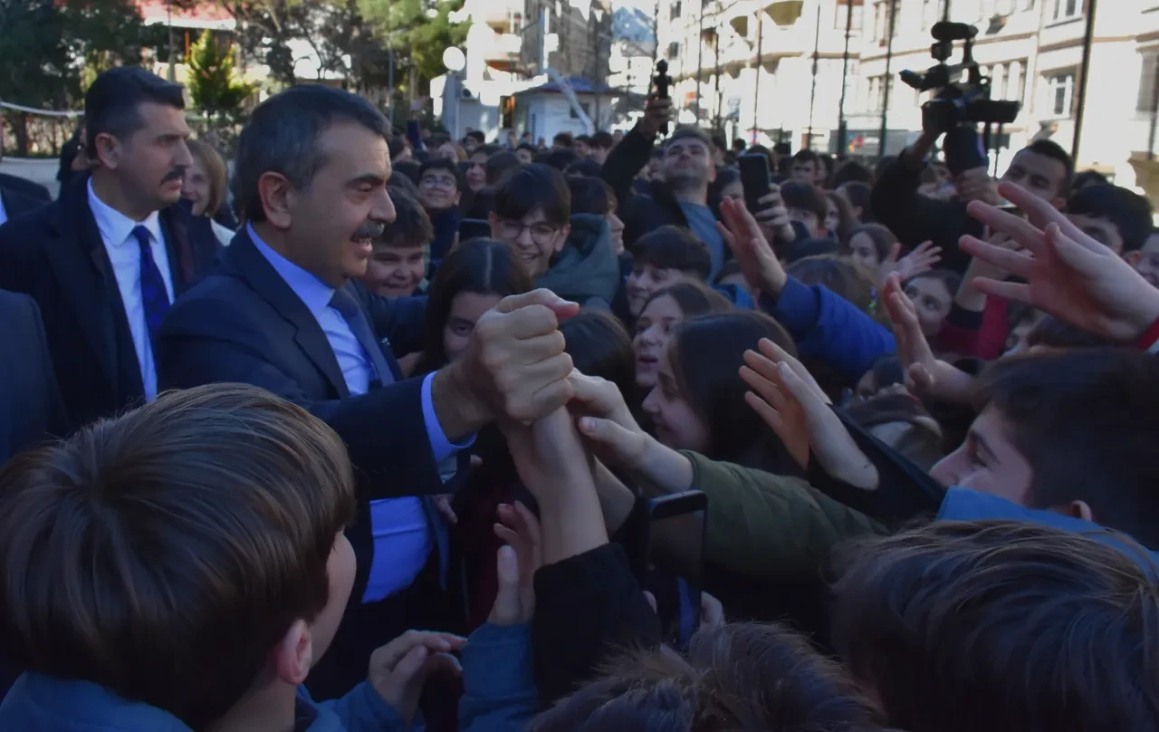 Bakan Tekin'den ramazan vurgusu: Bilinçli nesiller için adım attık