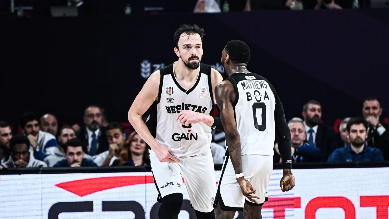 Beşiktaş Gain Anadolu Efes'i devirdi: Türkiye Kupası'nda ilk finalist!
