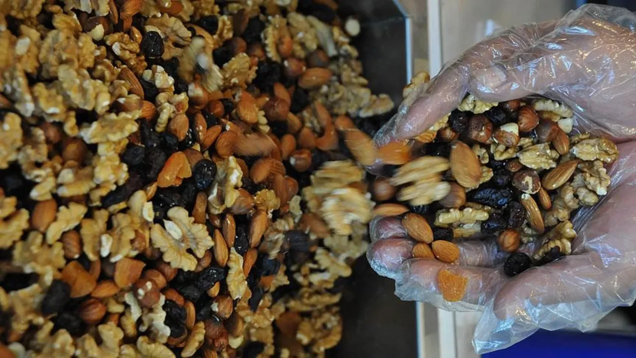 Damar yollarını 'otoban' gibi açan kuruyemiş! Günde 3 tane yiyenlerin kolesterolü bakın nasıl düşüyor...