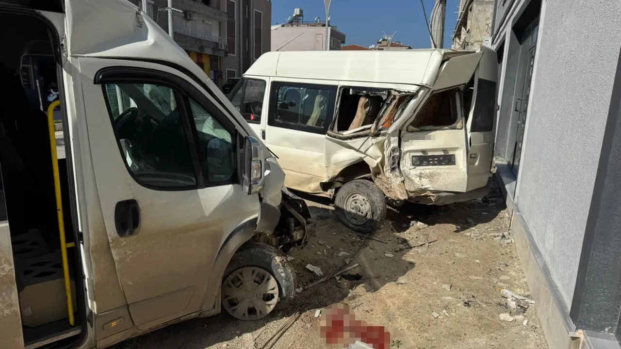 Direksiyon hakimiyetini kaybetti, park halindeki araca böyle çarptı! O anlar kamerada