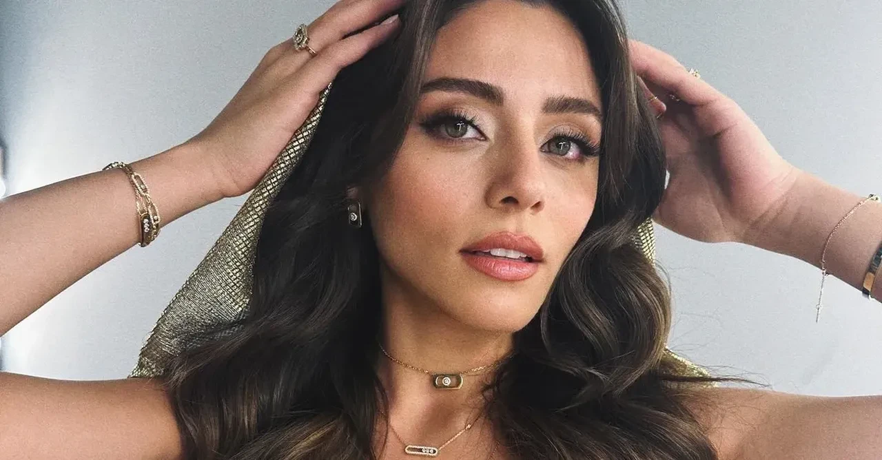 Doktor Başka Hayatta dizisinden beklenen ilk afiş geldi! NOW'un yeni dizisi için gözler yayın tarihine çevrildi