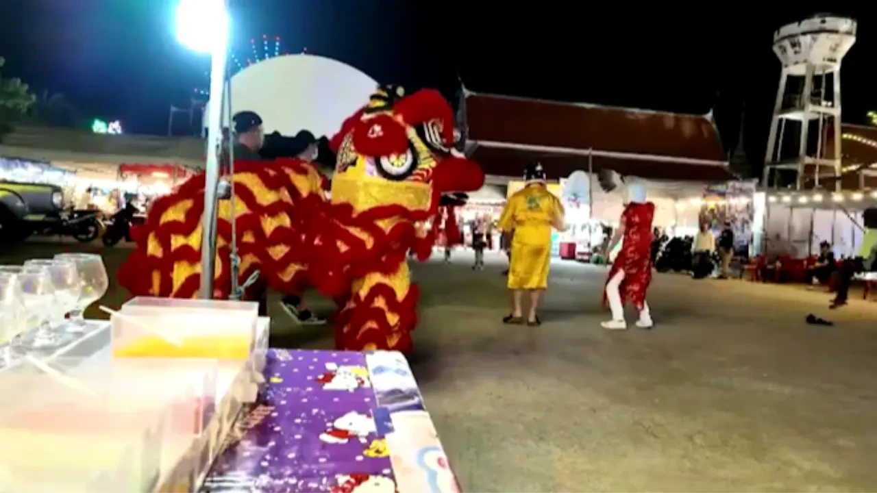 Ejderha kostümünün altından polis çıktı: Hırsızı böyle yakaladılar