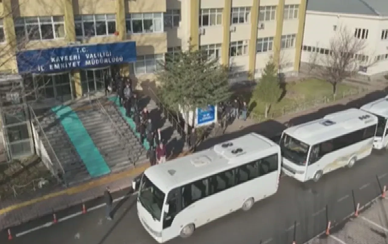 Emniyet ve MİT'ten FETÖ'ye büyük darbe: 54 şüpheli tutuklandı