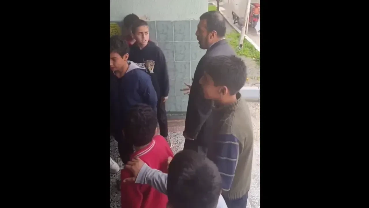 Galatasaray’ın Juventus galibiyeti sonrası iç ısıtan görüntüler: Bir köy öğretmeni galibiyet golü anonsu yaptı!