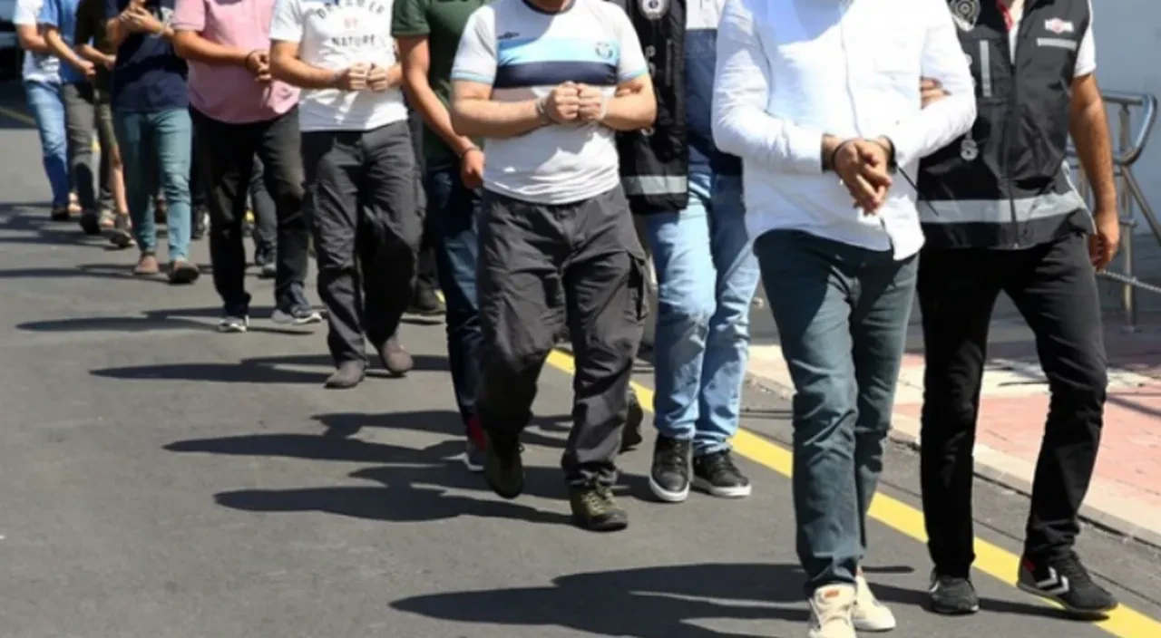 Küçükçekmece’deki uyuşturucu ve yasa dışı bahis operasyonunda 17 tutuklama! 75 milyonluk mal varlığına el konuldu