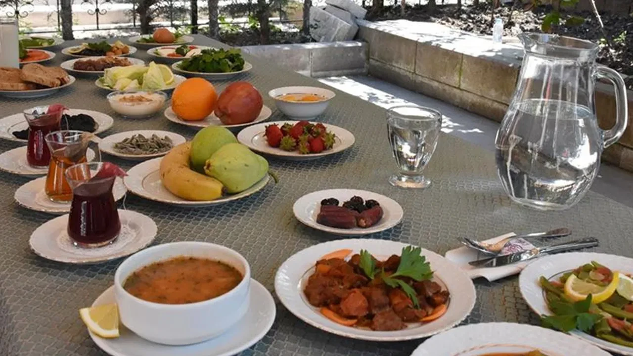 Oytun Erbaş'tan gündem olacak sözler! "Ramazan ayı ömrü yüzde 5 uzatır"