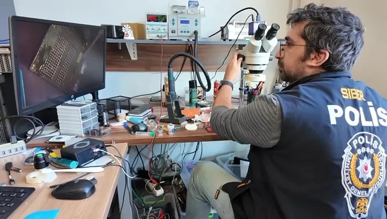 Siber dolandırıcılar yakalandı, cep telefonlarının çıktığı yer görenleri şaşırttı!