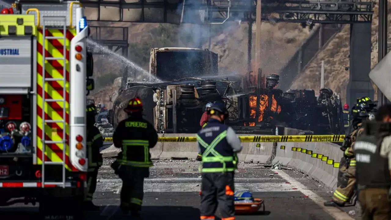 Şili'deki şiddetli patlama kameralara yansıdı! Gaz yüklü tanker felaketi getirmişti