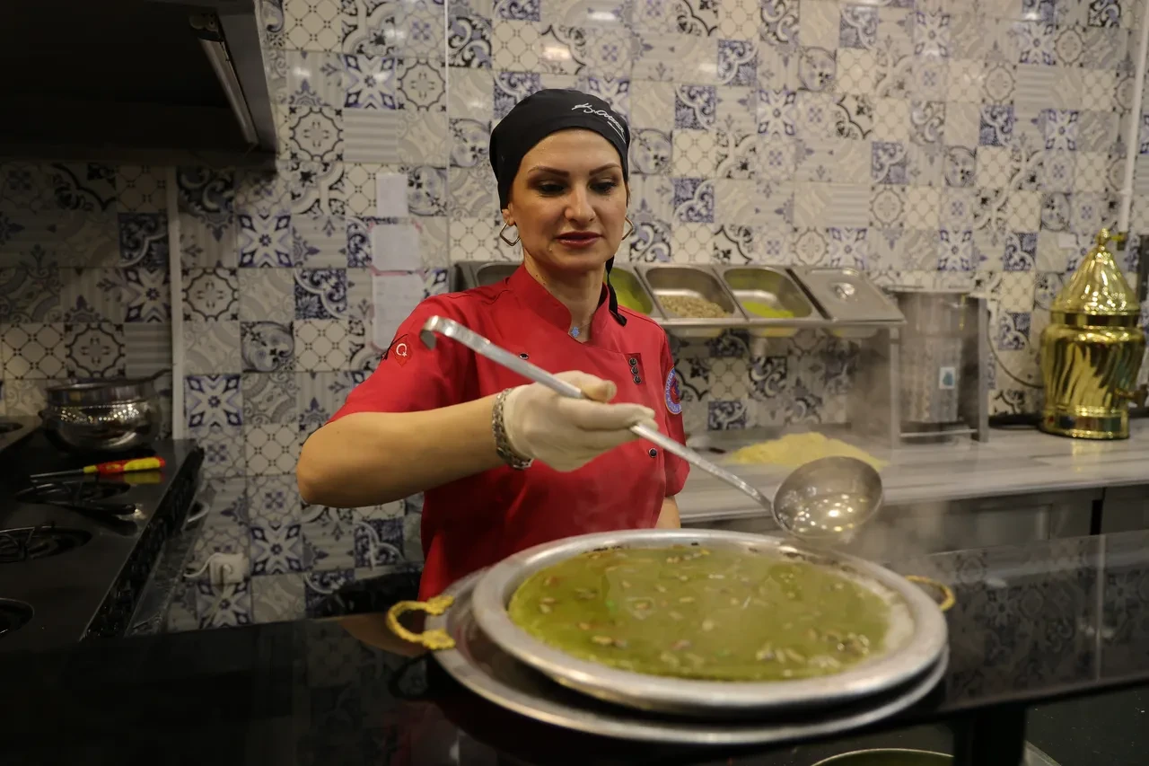 Soğuk aylarda size iyi gelecek o lezzet: Fıstık ezmeli künefe yok satıyor