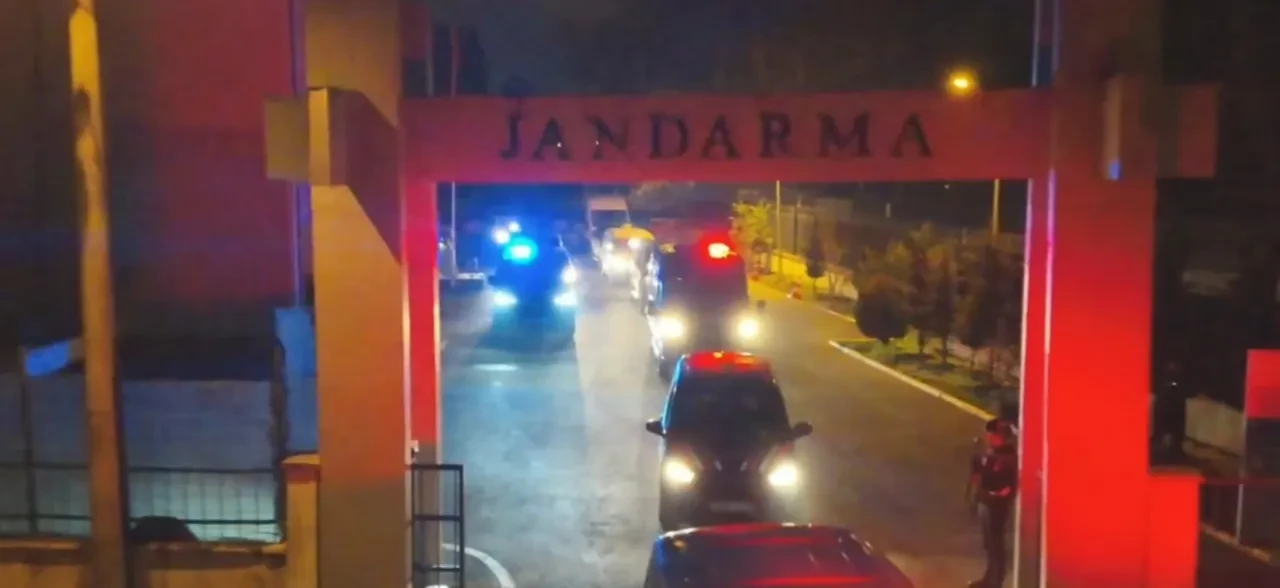 Suç örgütlerine geçit yok! 15 İlde 15 çete çökertildi: 2 milyar TL'lik hesap hareketi