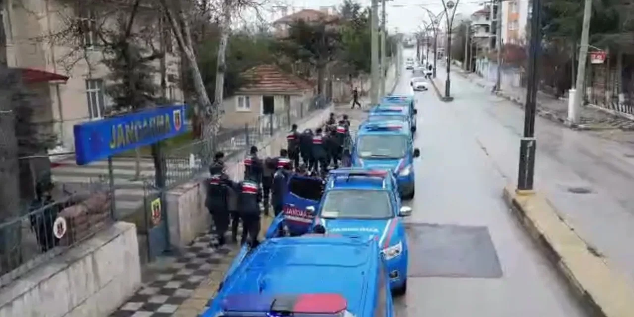 Suç örgütlerine geçit yok! 15 İlde 15 çete çökertildi: 2 milyar TL'lik hesap hareketi