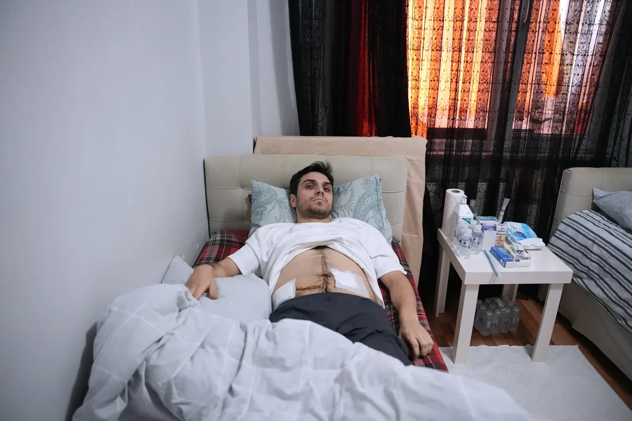 Bağcılar'da dövülen çocuğu kurtarmak isterken bıçaklandı: Şimdi de tehditlerle uğraşıyor