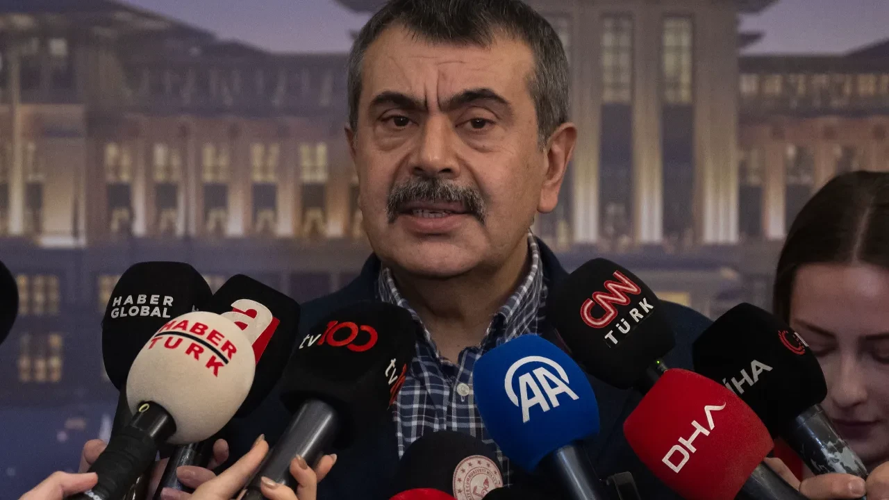 Bakan Tekin'den bildiriye sert tepki: 'Ben Özgür Özel kadar midesi geniş değilim'