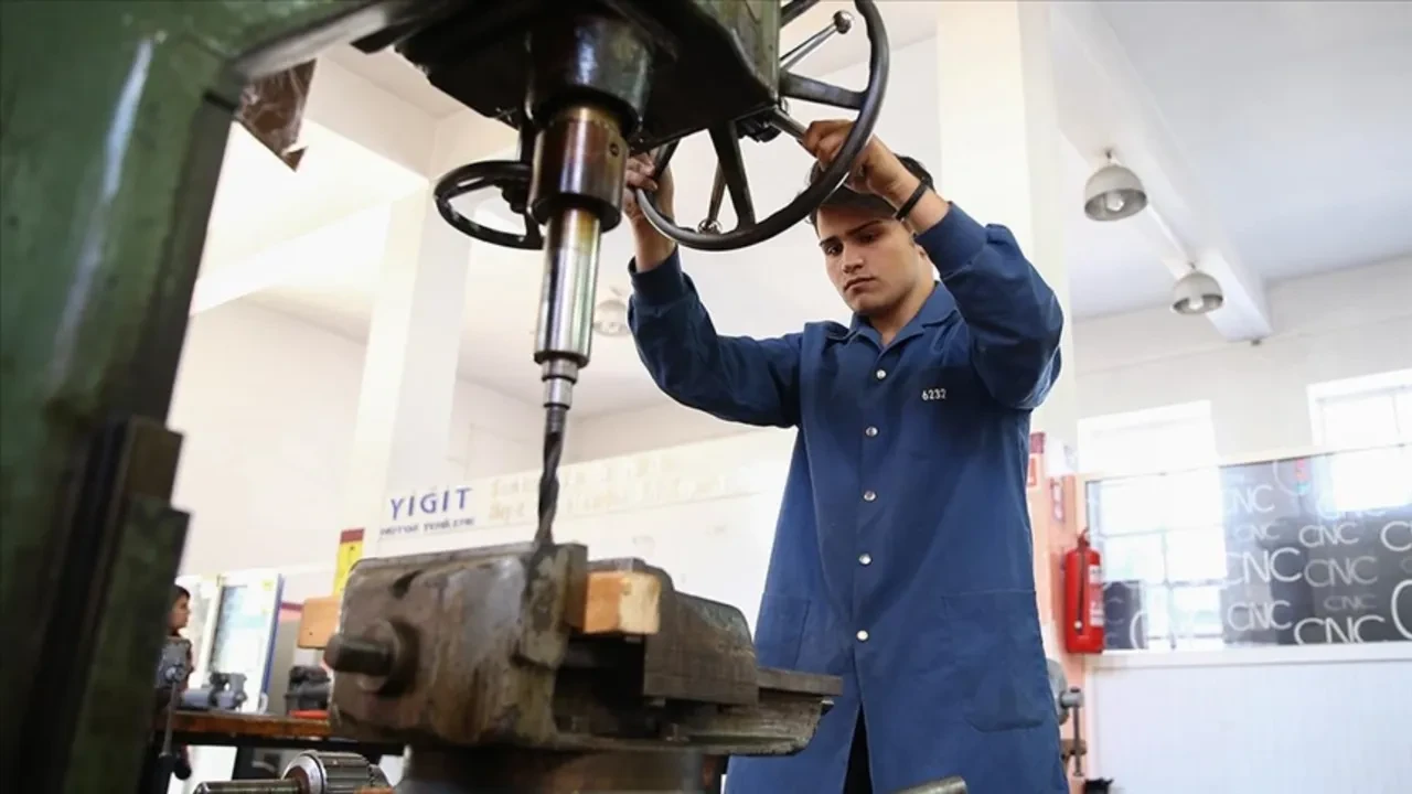 Bu meslek sahipleri ayda 300 bin TL’ye varan maaşlar kazanıyor! İşte geleceğin meslekleri