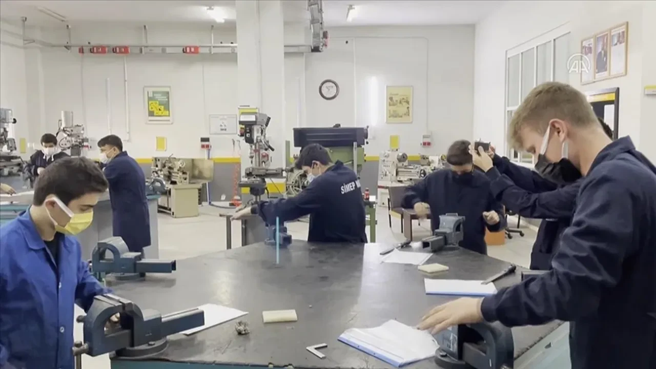 Bu meslek sahipleri ayda 300 bin TL’ye varan maaşlar kazanıyor! İşte geleceğin meslekleri