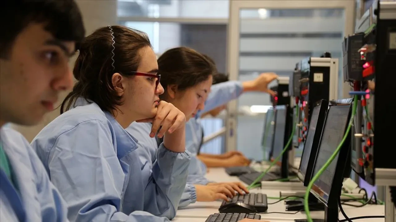 Bu meslek sahipleri ayda 300 bin TL’ye varan maaşlar kazanıyor! İşte geleceğin meslekleri