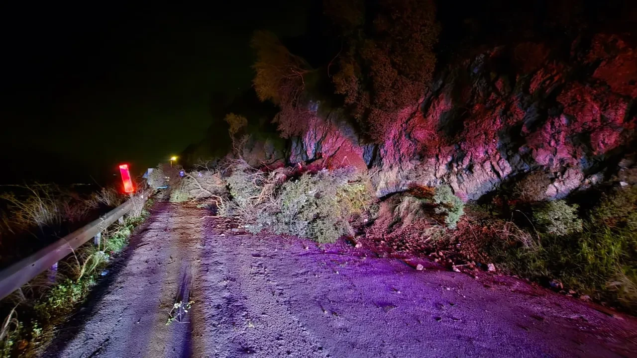 Bursa’da toprak kayması: Mudanya-Kurşunlu yolu trafiğe kapandı