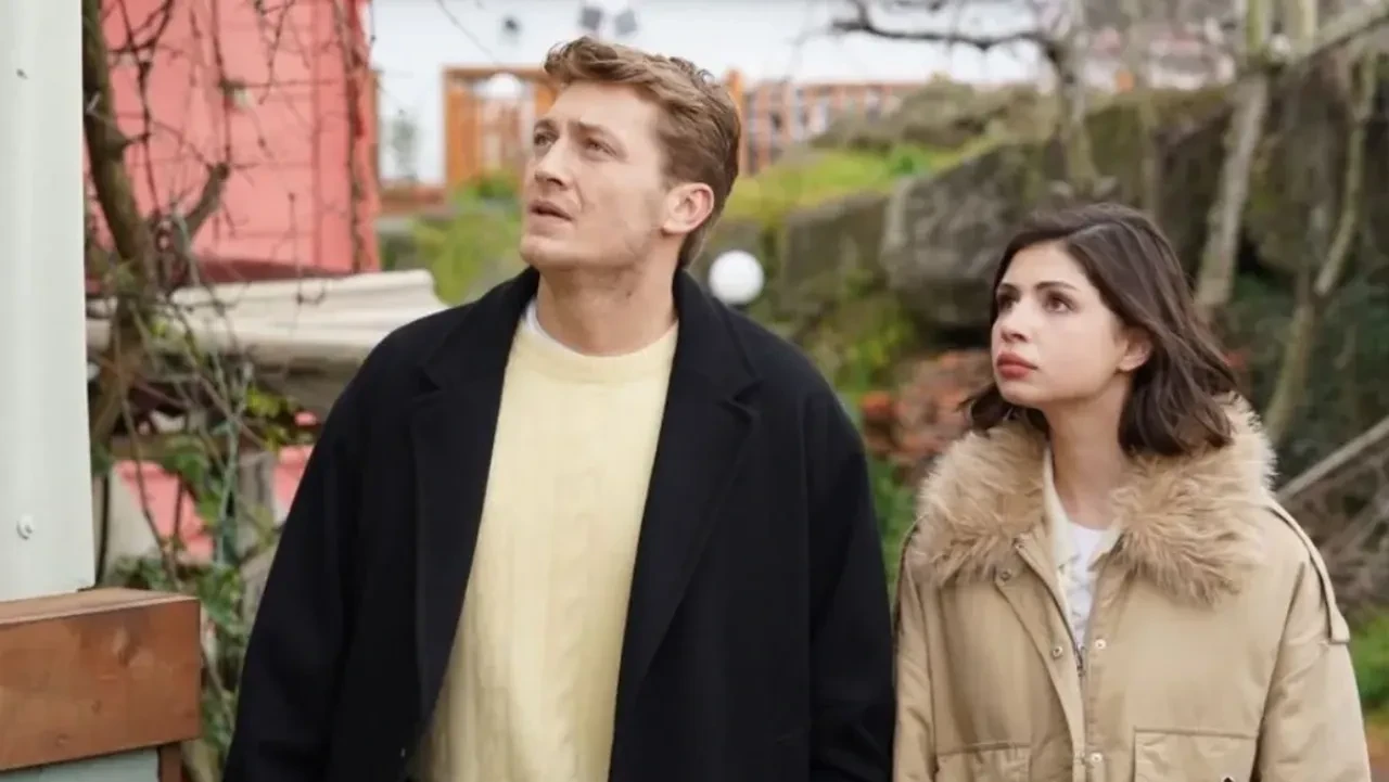 Taşacak Bu Deniz dizisi 20. bölüm fragmanı nefes kesti! Gezep, Eleni'yi öğreniyor! Taşacak Bu Deniz yeni bölümde neler olacak?