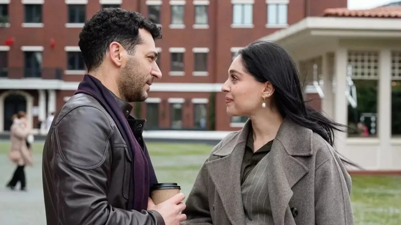 Güller ve Günahlar dizisinin çekimlerinde kahkaha dolu anlar! Murat Yıldırım partneri Cemre Baysel’i taşıyamadı