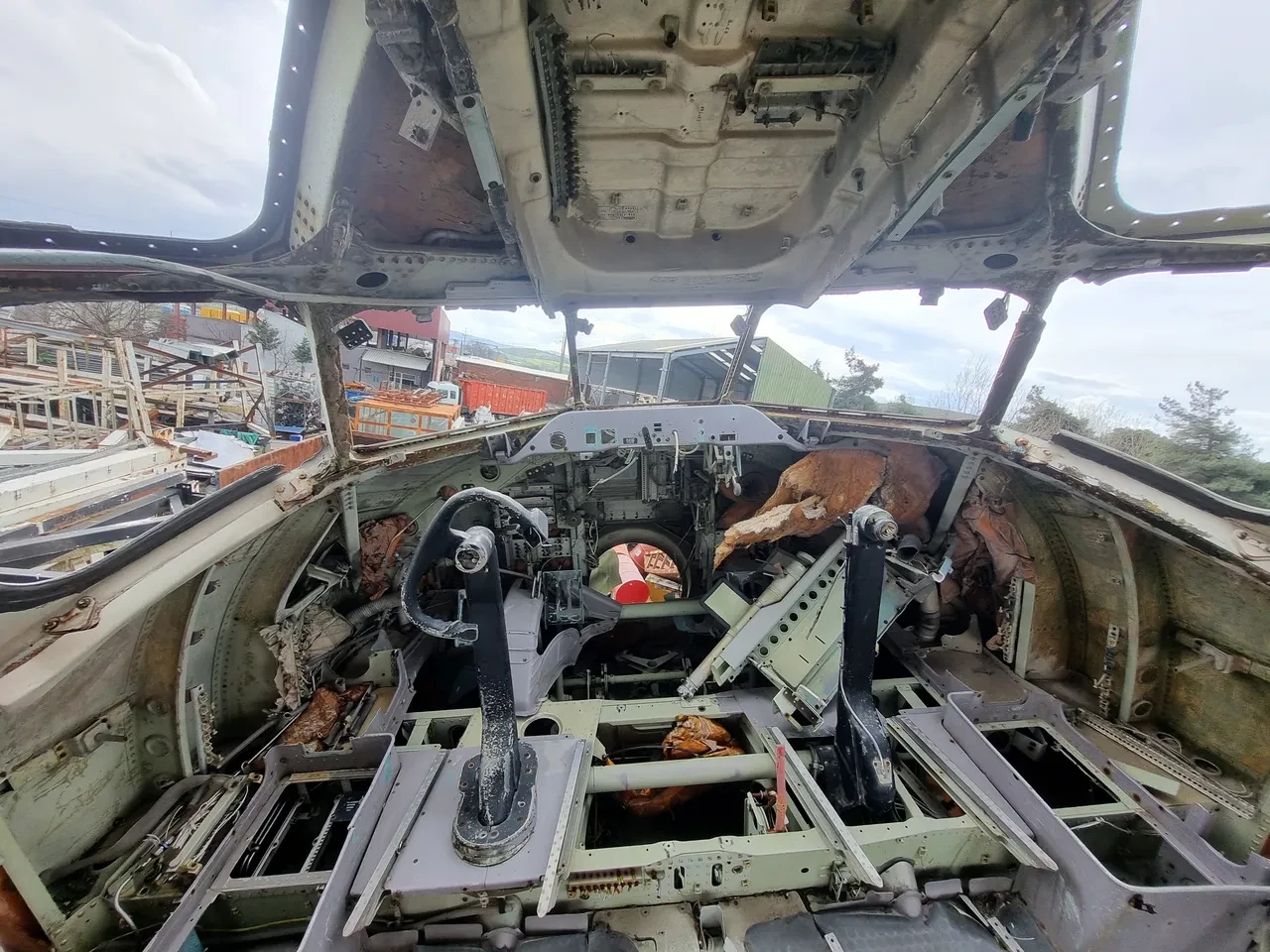 Hurdalıkta bekleyen milyonluk yolcu uçağı! Parçalara bölündü, 7 tır ile taşındı: İşte istenen fiyat 